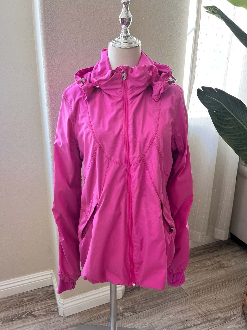 Lululemon Run: Hustle Jacket Paris Pink Microstripe Hooded Windbreaker Size 10 M